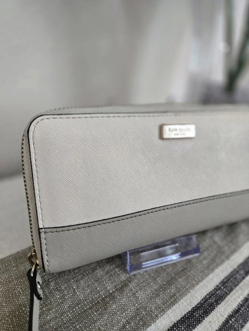Kate Spade Two-Tone Cream & Light Gray Zip Wallet